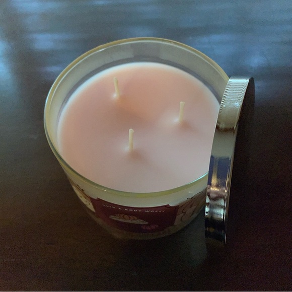 Bath & Body Works 3-wick candle - Picture 2 of 2